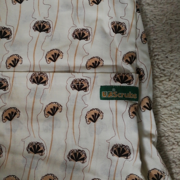 UAScrubs women's scrubs - Picture 2 of 4